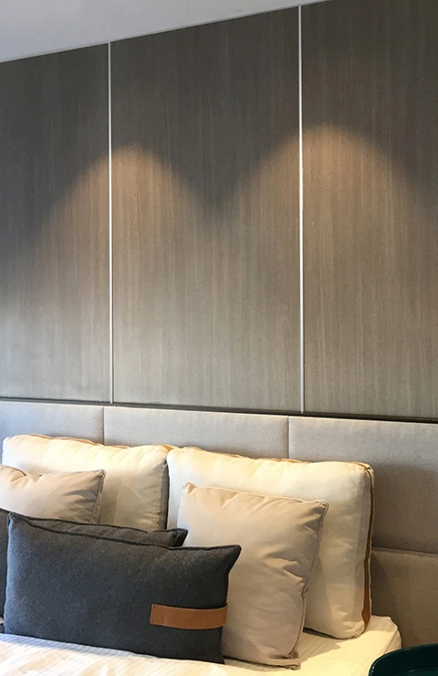 Diferencias entre perfiles decorativos de aluminio y acero inoxidable