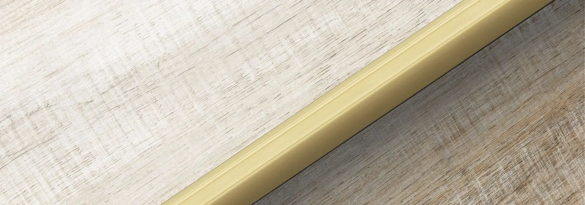 Perfil de transición Atrim de aluminio dorado entre pisos para compensar desniveles