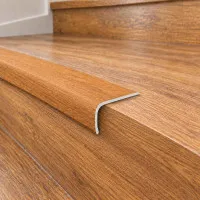 Nariz de escalón Grada PVC Roble Americano 50,8 mm x 25,4 mm x 1 mm - Nariz de grada