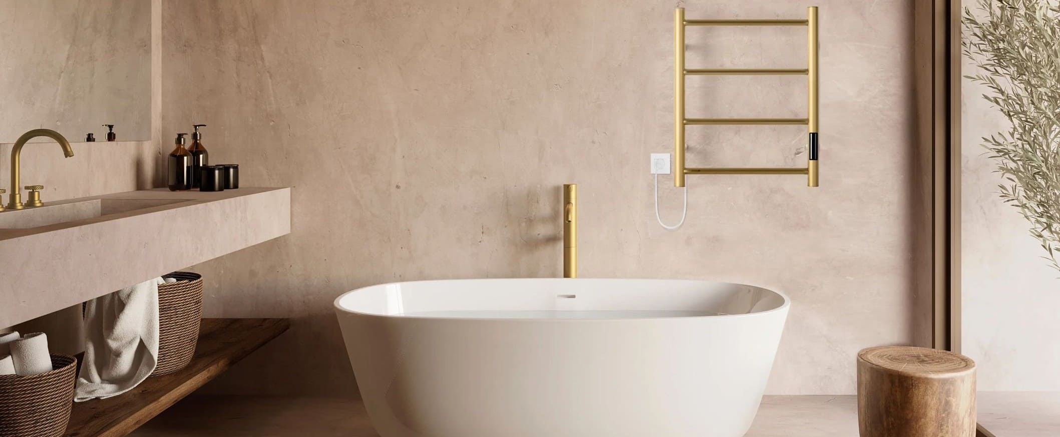 Baño moderno con bañera exenta y toallero eléctrico inteligente dorado en la pared