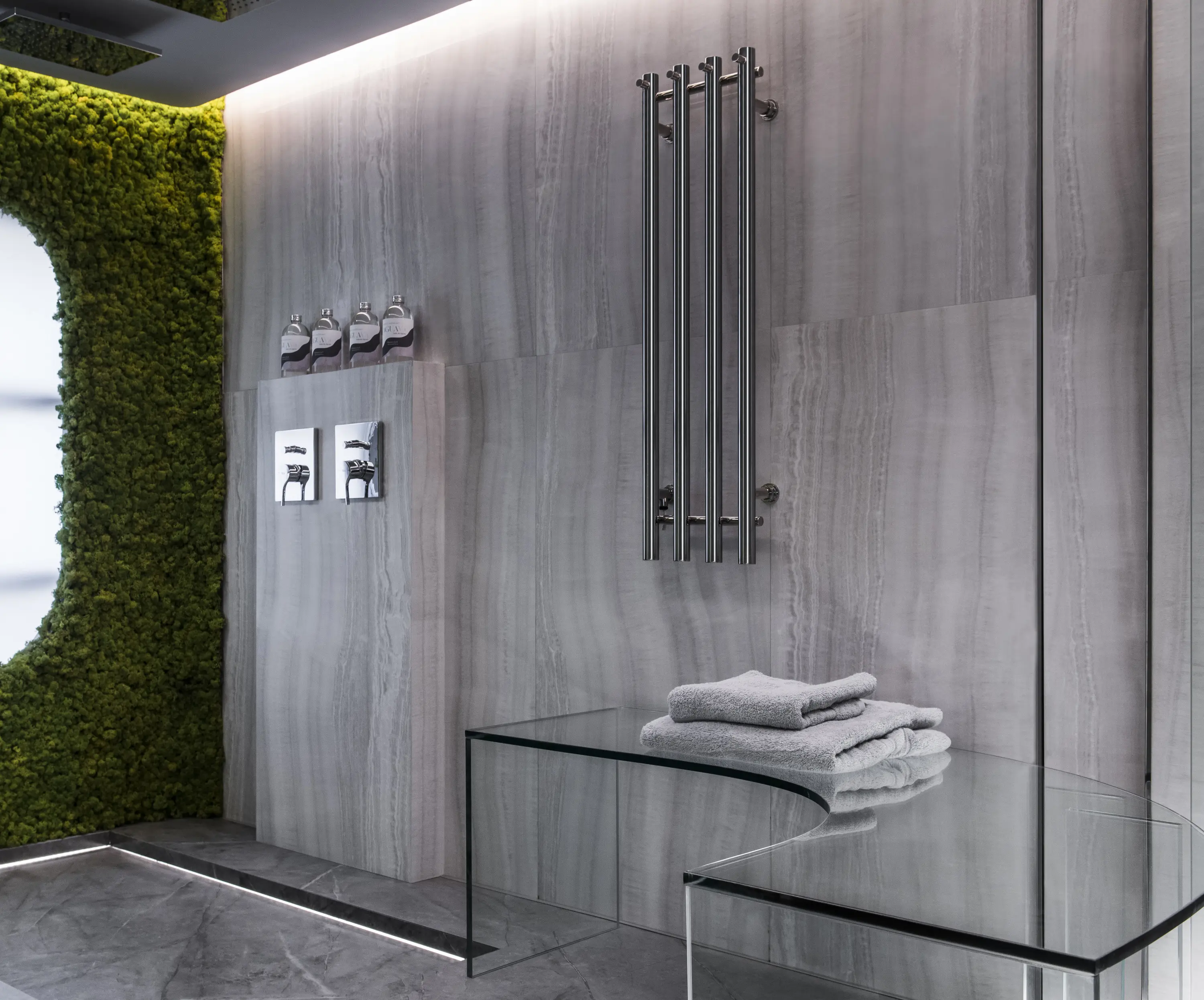 Perfiles para baño con diseño, terminación y resistencia