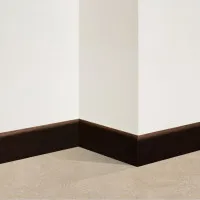 Zócalo Classic Roble Oscuro 70 mm x 10 mm x 2,4 m - Guardapolvos y Junquillos de EPS